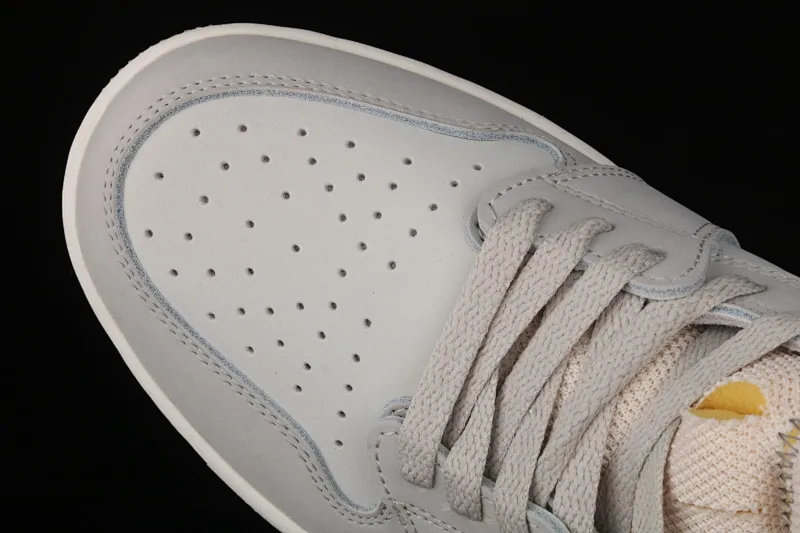 All categories Air Jordan Jordan series basketball shoes Air Jordan 1 High Z version Air Jordan 1 Zoom Comfort "London" AJ1 Joe 1 light gray color DH4268-001